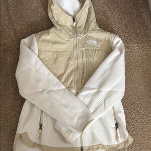 The North Face Women's Tan and White Ski Jacket